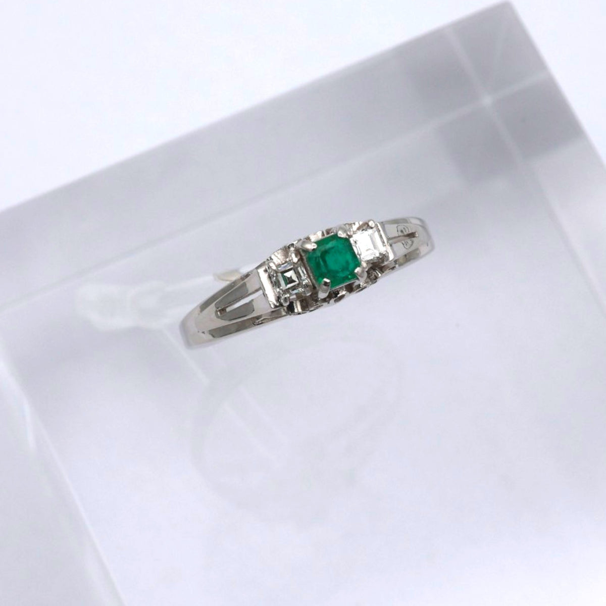エメラルド リング プラチナ PT900 ヴィンテージ ジュエリー Estate Jewelry Japan JEM-1091-2