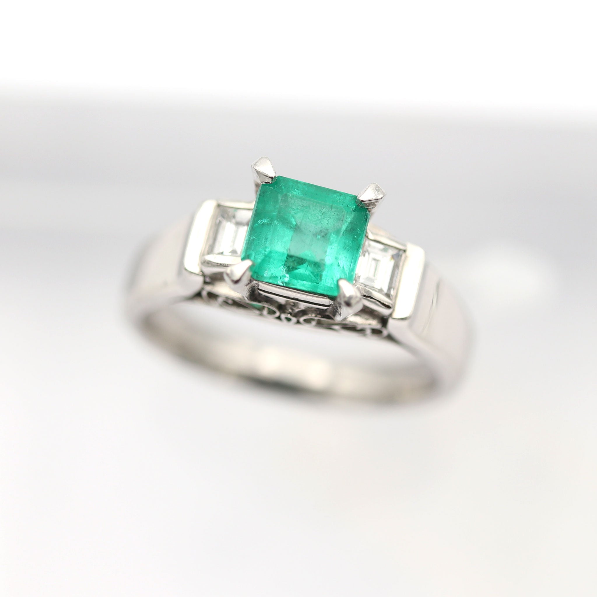 エメラルド リング プラチナ PT900 ヴィンテージ ジュエリー Estate Jewelry Japan JEM-709-6